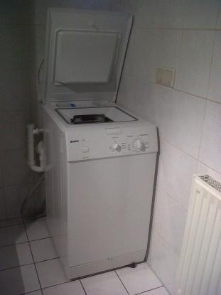 Die kaum genutzte Waschmaschine kann für 180€ übernommen werden:)