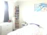 Schlafzimmer mit grossem Fenster. Sehr ruhig!