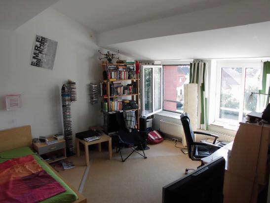 Blick von der Tür ins Zimmer