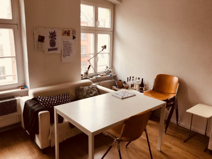 Wohnzimmer und Sofa