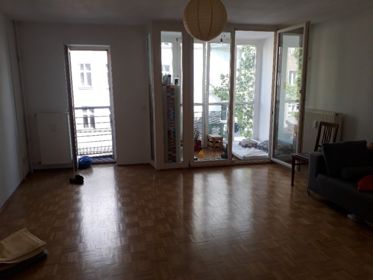 Wohnzimmer zur Straßenseite