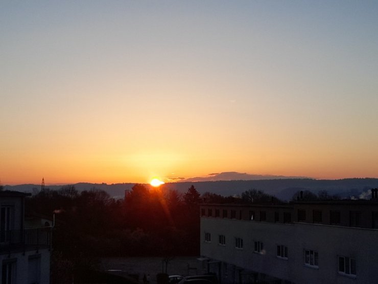Sonnenaufgang vom Fenster
