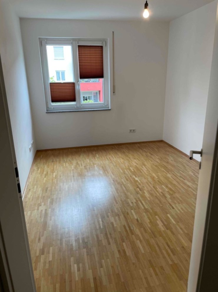 Zimmer / your room (empty)