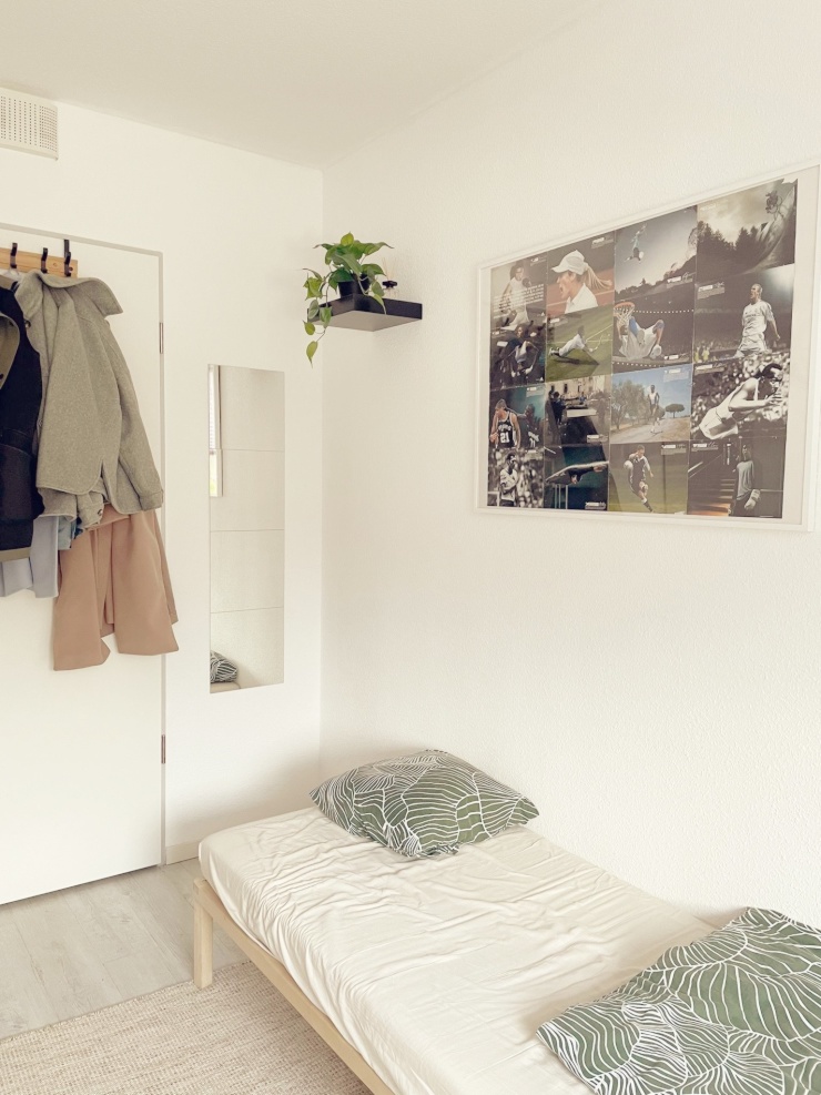 Tür Garderobe / kleine Ecke mit Spiegel