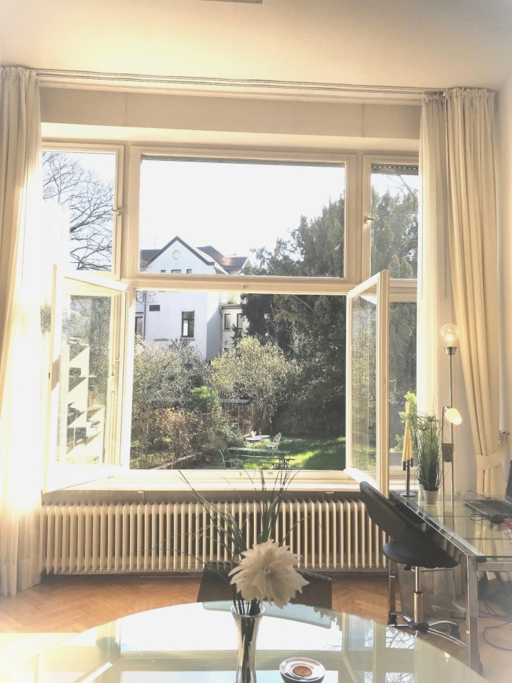 Breite Fensterfront
