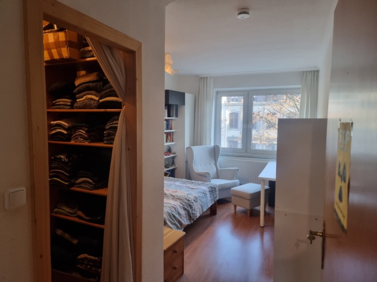 Blick vom Flur ins Schlafzimmer