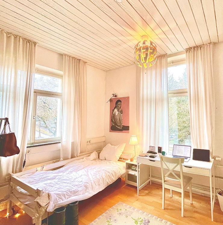 schönes großes Zimmer
