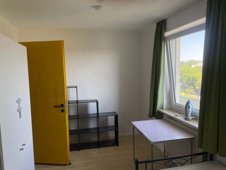 Die Möbeln werden im Zimmer gelassen.