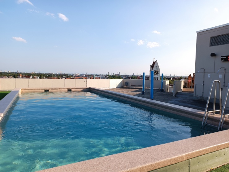 Dachterrasse mit Pool
