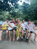 mit den amigos auf der Tischtenisplatte:)