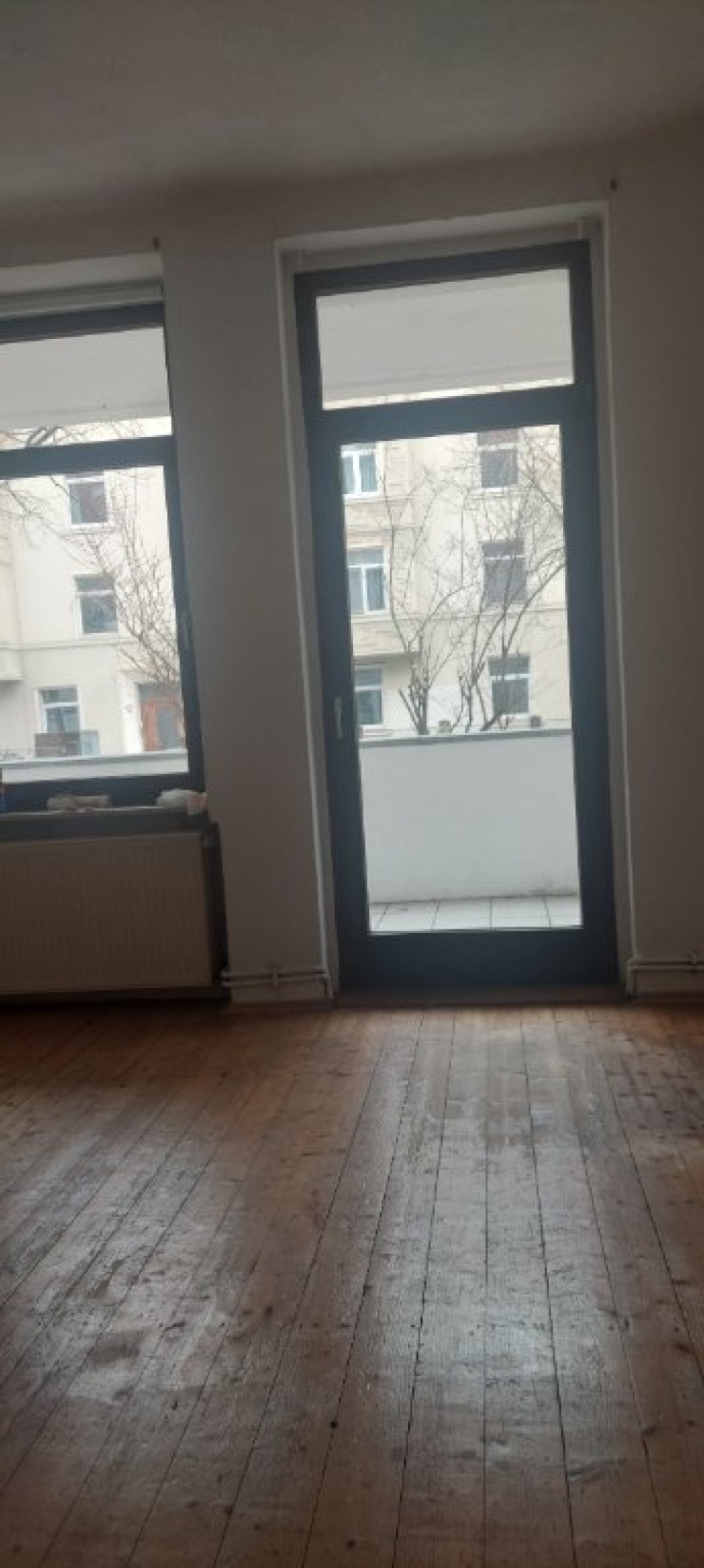 Zimmer mit Balkonaussicht