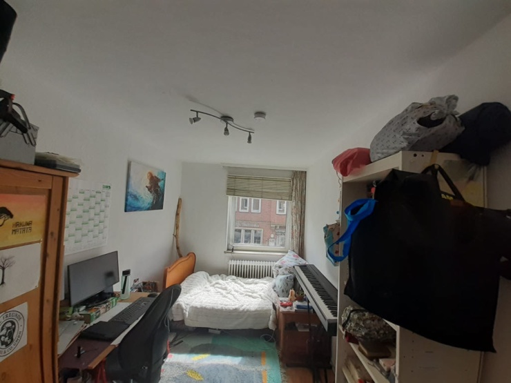 Das Zimmer (aktuell noch mit Glorias Möbeln, weil sie WG-intern das Zimmer wechselt)