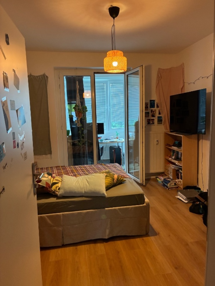 Zimmer (Blick von Türe)