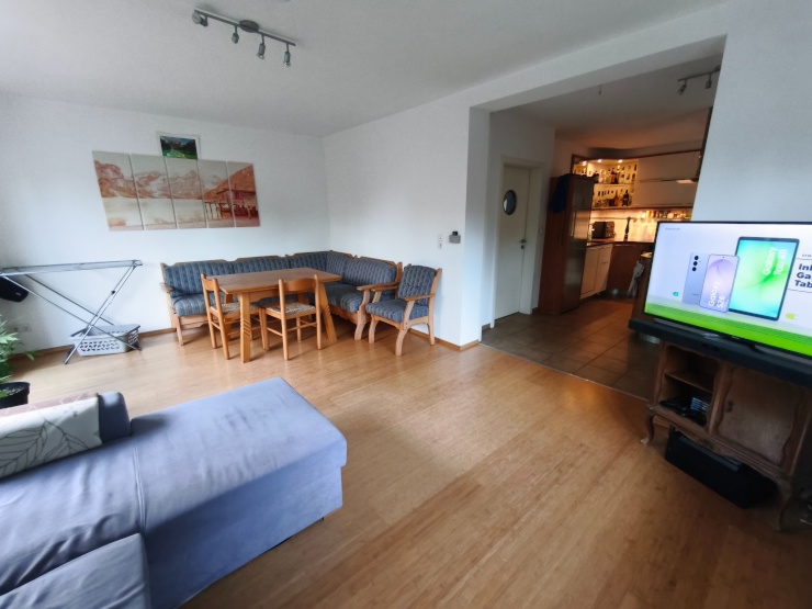 Großes, helles Wohnzimmer