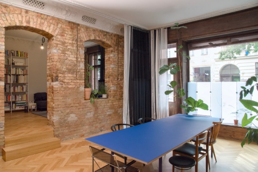 Front living/working space