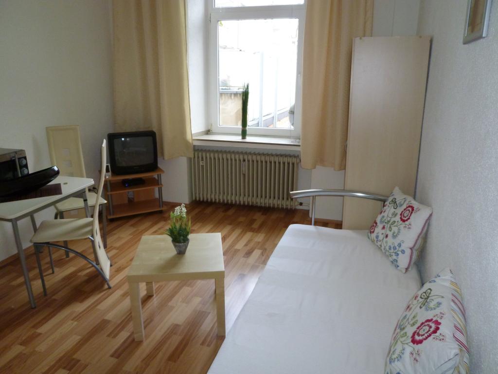 Möbliertes, helles Appartement mitten in der City !!