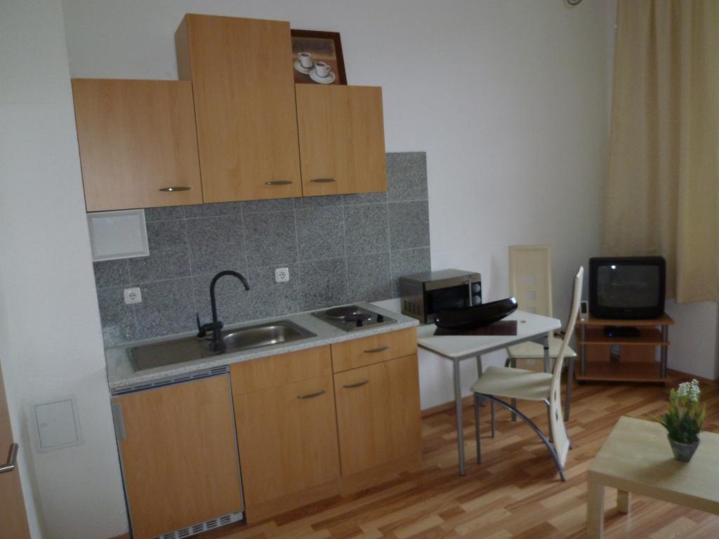 Möbliertes, helles Appartement mitten in der City !! – Ottostr., 52080 Aachen Aachen – Vorschaubild 2