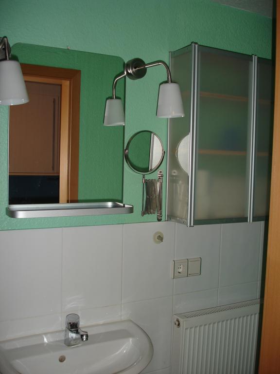 1 -Zimmer,eig. Küche, Bad, sep. Eingang, voll ausgestattet, in HH-Lemsahl – Raam, 22397 Hamburg Lemsahl-Mellingstedt – Vorschaubild 2