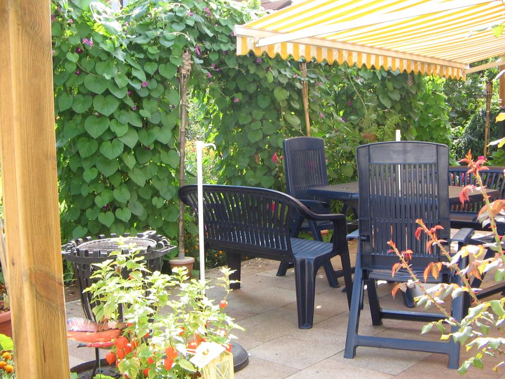 WG-Zimmer Milbertshofen-Am Hart Wolfoltstr. - Blick auf die große Terrasse (32 m²)