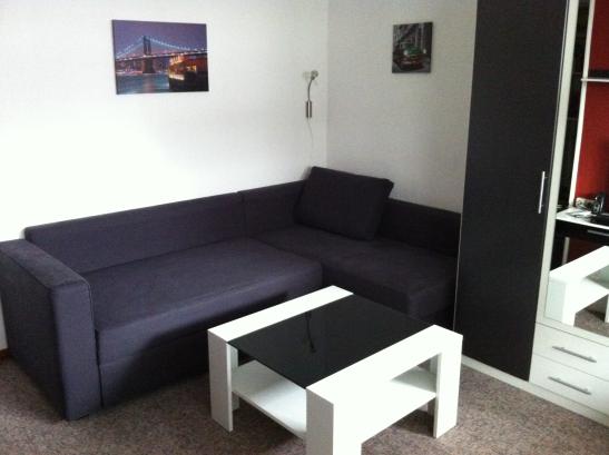 Anzeigenbild: Schöne möblierte Wohnung in Nähe Böblingen - gute Verk.-Anbindung