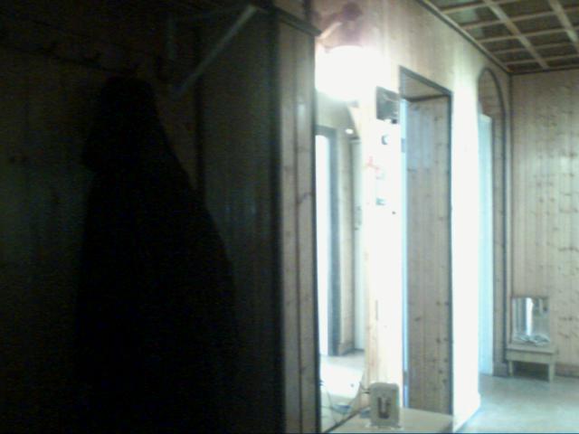 WG-Zimmer Slubice/Polen Al. Mlodziezy Polskiej 2 - Flur - 2.Teil links ein Spiegel, grosses Zimmer und Küche