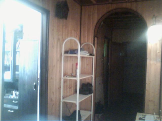 WG-Zimmer Slubice/Polen Al. Mlodziezy Polskiej 2 - Von hinten andere Seite. Tür für 2.kleinen Zimmer (1.Zimmer - sieht man hier nicht). In 2.Teil links am Ende die Tuer von Bad. Gerade aus - Ausgang.