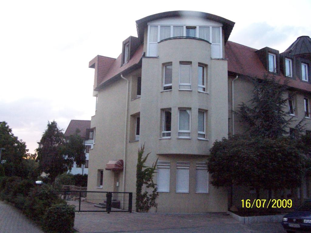 Flatshare Innenstadt Friedrich Engels Ring 40 - Hausansicht Straße