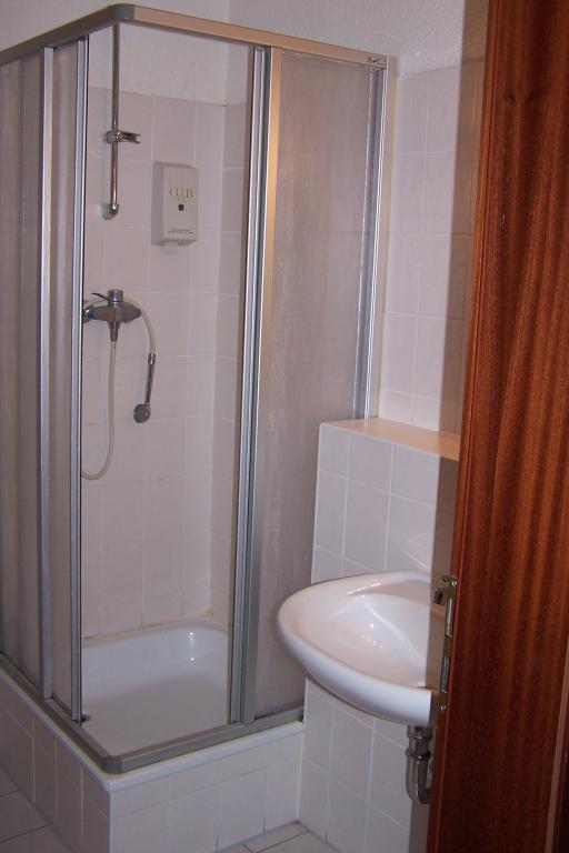 Flatshare Innenstadt Friedrich Engels Ring 40 - Bad mit eigener Dusche und WC