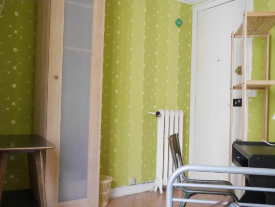 Ad image: sunny room in central paris