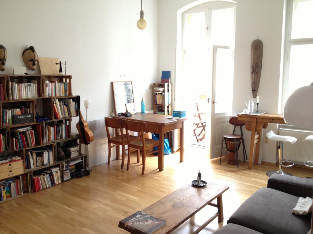 Beautiful Studio Apartment in central Friedrichshain: bright, quiet, 2 balconies, bath tub - Extension optional!