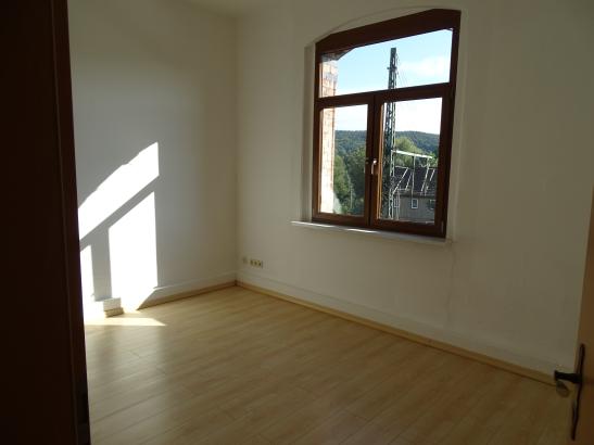 Ad image: Spacious room with beautiful views to the Saale Valley - in 4 WG near the railway station - 18min to Jena (Studierendenhaus Orlamünde) (OM EG Z4 new)