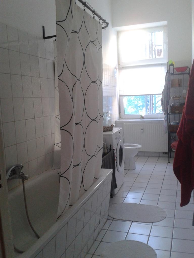 Wohnung Prenzlauer Berg Gotlandstrasse 3 - Toilet with bathtub