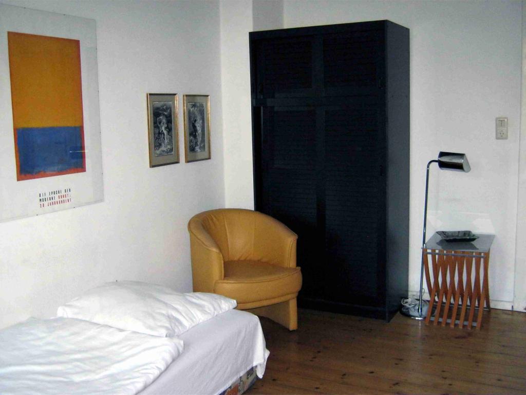 Charlottenburg, möbliertes Zimmer, ca. 14m2, hell und sonnig. – Foto 5