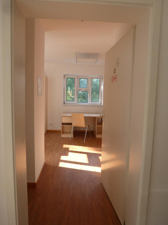 Möblierte und unmöblierte 20qm Zimmer im Zentrum Jenas – Max-Reger-Weg 8, 7743 Jena Jena-Stadt – Vorschaubild 9