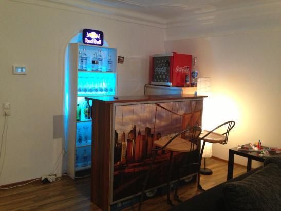 WG-Zimmer City Maximilianstraße - Bar im Wohnzimmer