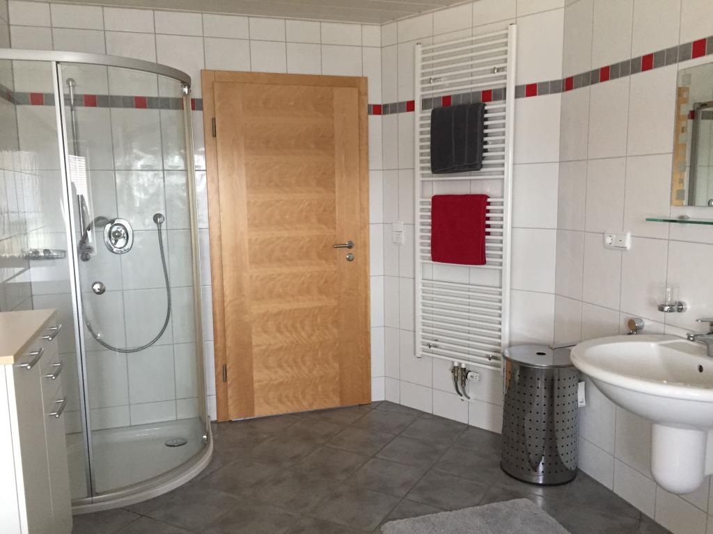 Habitación en WG Gottfrieding Gottfriedingerschwaige - Bad