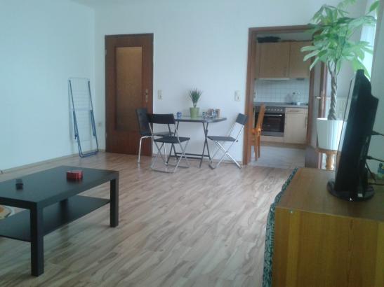Anzeigenbild: Geräumiges Zimmer im ruhigem Hinterhaus zu vermieten!!!!