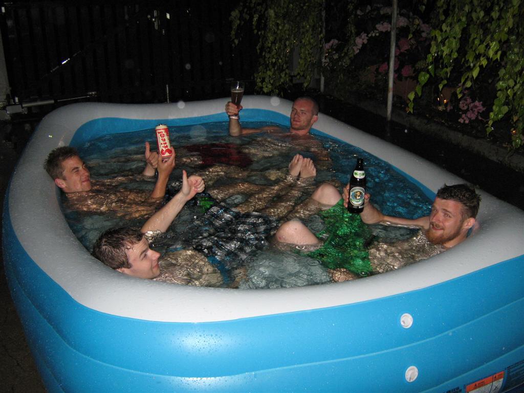 Flatshare Milbertshofen-Am Hart Wolfoltstr. - Badespass in einer heissen Sommernacht