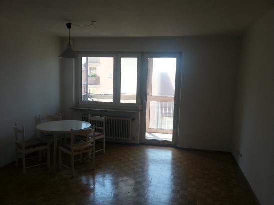 Anzeigenbild: großes WG Zimmer mit Wintergarten in absoluter Uninähe (med. Uni, Uni, TU, Musikhochschule)