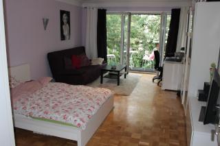 Anzeigenbild: Großes, helles Zimmer mit eigenem Balkon