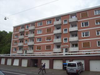 Anzeigenbild: Geräumige, ca. 69 qm große, helle, 3-ZKB Wohnung mit Balkon
