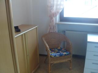 Imagen del anuncio: Vollmöbliertes Zimmer, 12qm, in 4er-WG, verkehrsgünstige Lage --