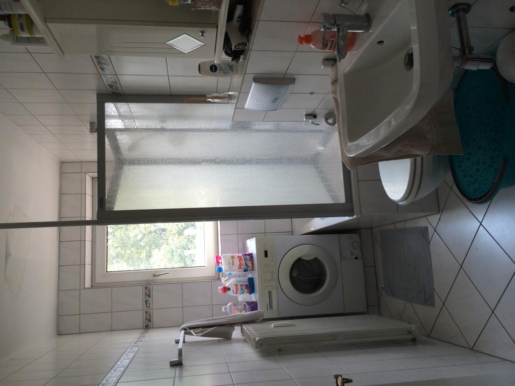 WG-Zimmer Innenstadt Kaiserstrasse - bathroom with window