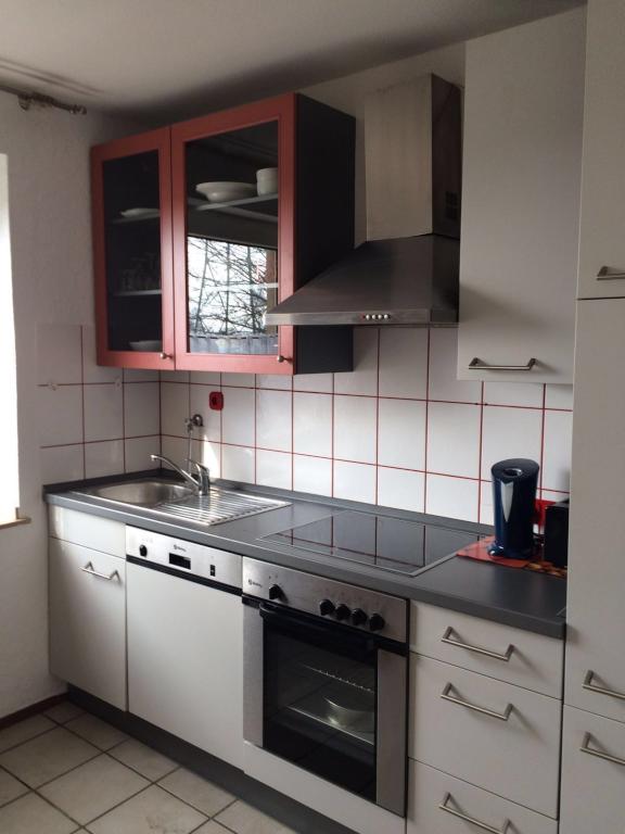 *ZENTRALE LAGE*1 Zimmer* kleine Küche,Bad mit Dusche*36m2*