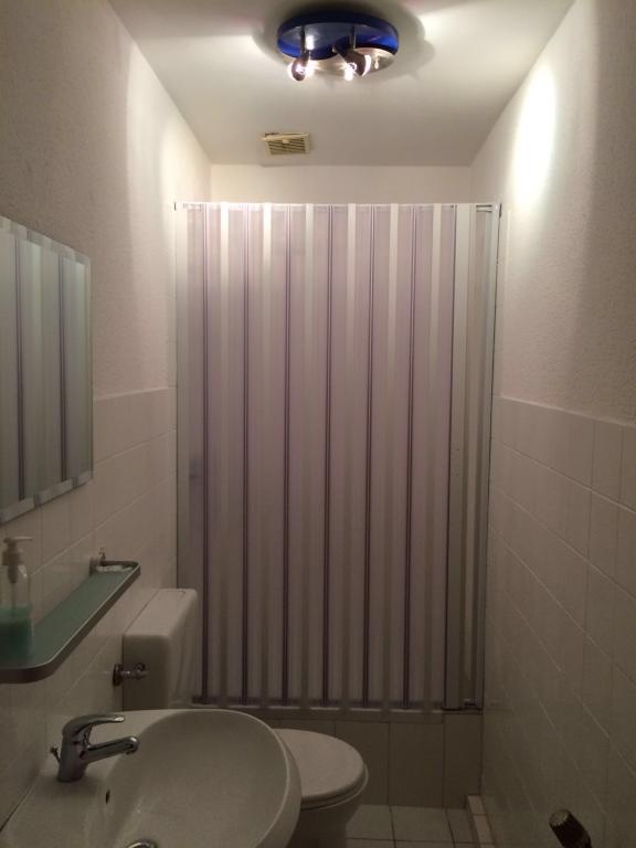 *ZENTRALE LAGE*1 Zimmer* kleine Küche,Bad mit Dusche*36m2* – Kleine Hammerstraße 53, 45127 Essen Altenessen – Vorschaubild 3
