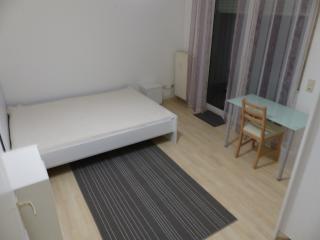 Anzeigenbild: Möbliertes 14m² Zimmer in schöner 4er WG mit Terrassenzugang