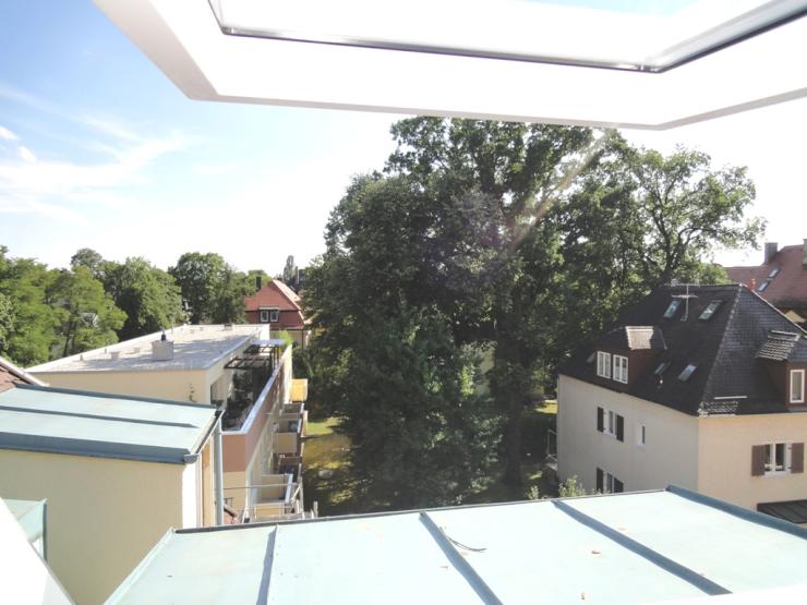 Großes helles Dachzimmer in 5er FrauenWG abgeschlossene Wohnung € 569 all inklusive WG in