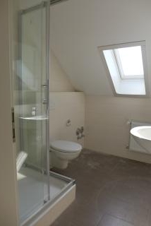 Anzeigenbild: Frisch renovierte 2 Zimmer Wohnung in ruhiger Lage