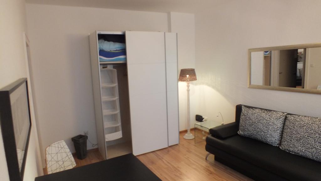 Komplettmiete (inkl. Internet) zentral gelegenes, modern eingerichtetes Businessapartment – 40215 Düsseldorf Friedrichstadt – Vorschaubild 2
