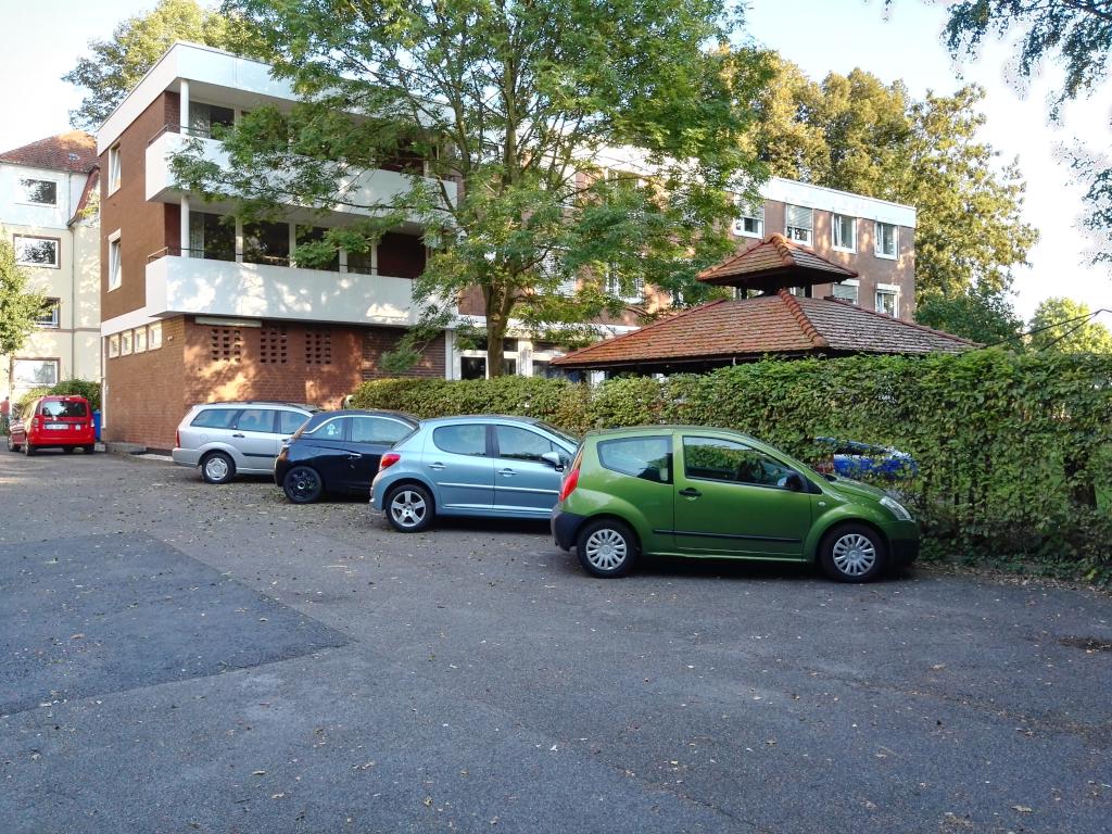Habitación en WG Südstadt Lotzestraße 44 - Das Wohnhaus mit deiner zukünftigen Wohnung vom Parkplatz aus. 